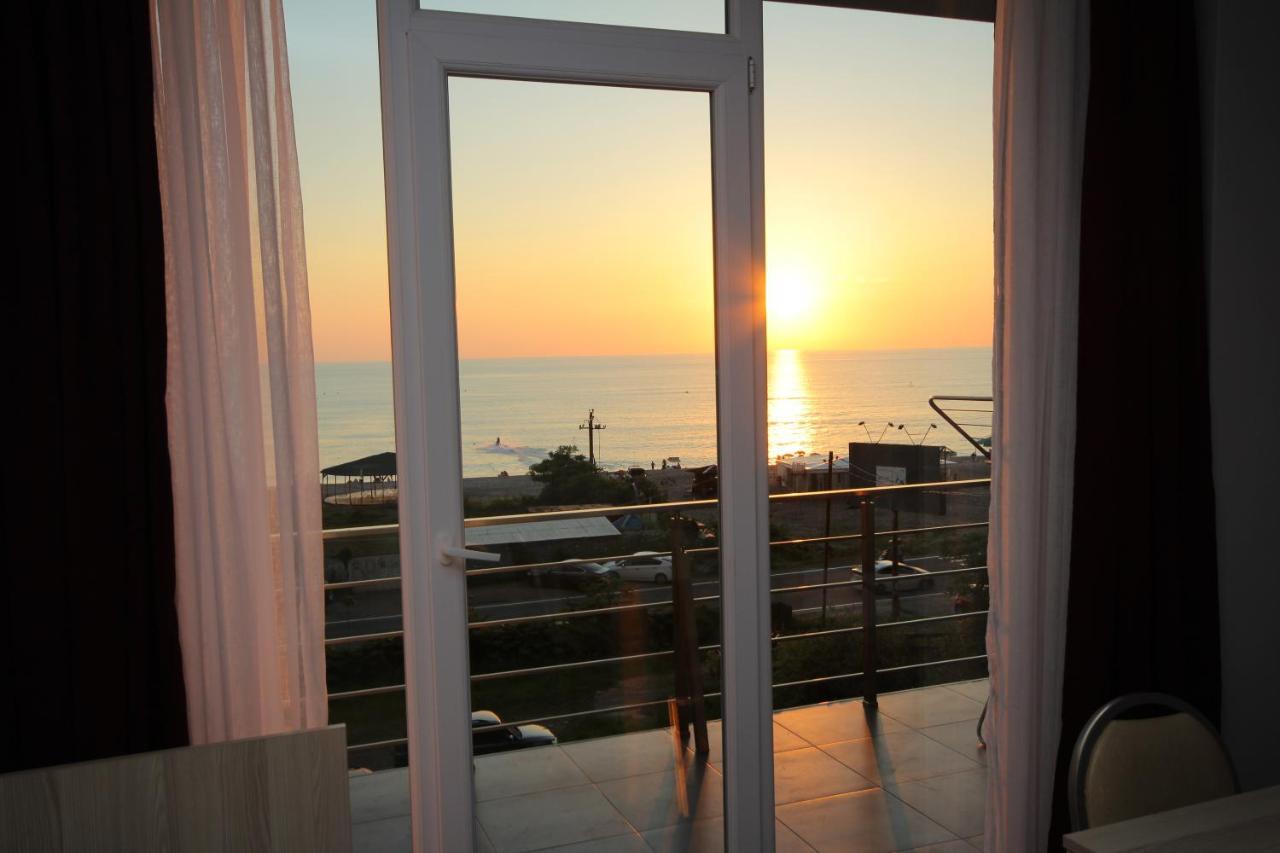 Guest House 99 Batumi Eksteriør bilde