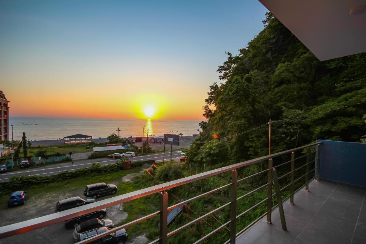 Guest House 99 Batumi Eksteriør bilde