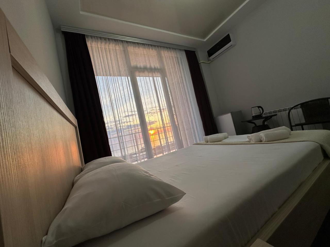 Guest House 99 Batumi Eksteriør bilde