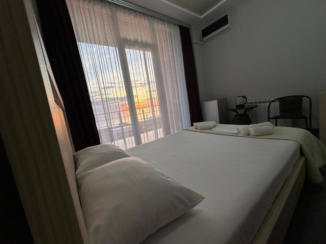 Guest House 99 Batumi Eksteriør bilde